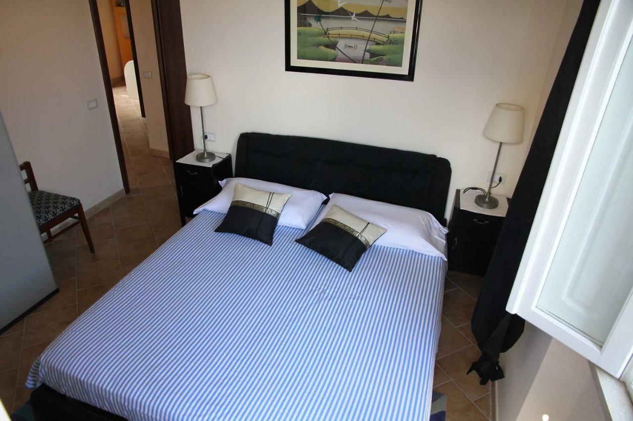 Los Flamingos Bed & Breakfast La Maddalena  ภายนอก รูปภาพ