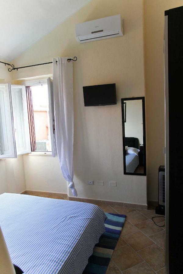 Los Flamingos Bed & Breakfast La Maddalena  ภายนอก รูปภาพ