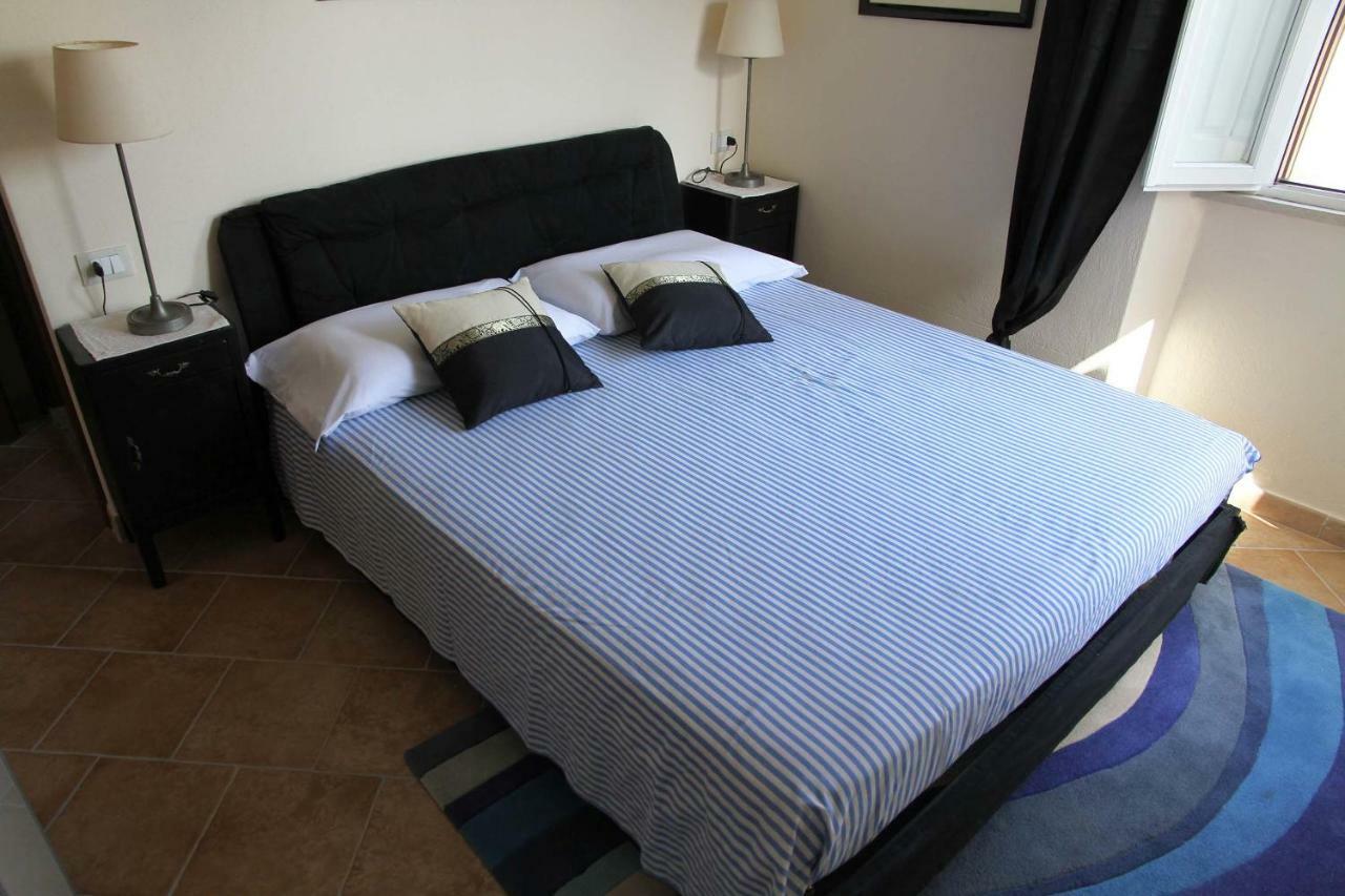 Los Flamingos Bed & Breakfast La Maddalena  ภายนอก รูปภาพ